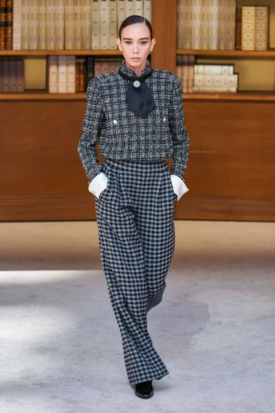 Look 11